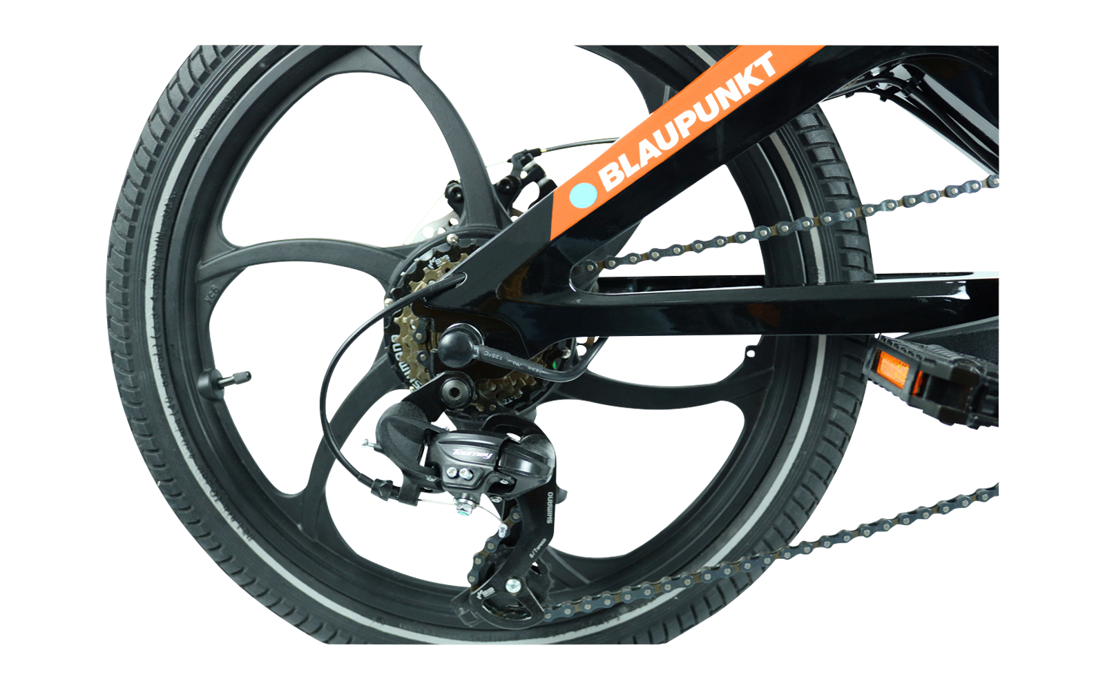 Close-up of the rear wheel and gear mechanism of a bicycle with the Blaupunkt logo