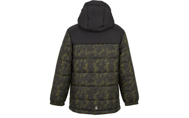 Rückenansicht einer gestepp­ten Kapuzenjacke mit schwarzer Kapuze und dunkelgrün-schwarzem Camouflage-Muster, horizontal gesteppt, elastische Ärmelbündchen und kleines reflektierendes Rechteck am Saum