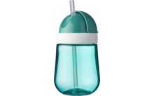 Blauer Trinkbecher mit Deckel und Strohhalm