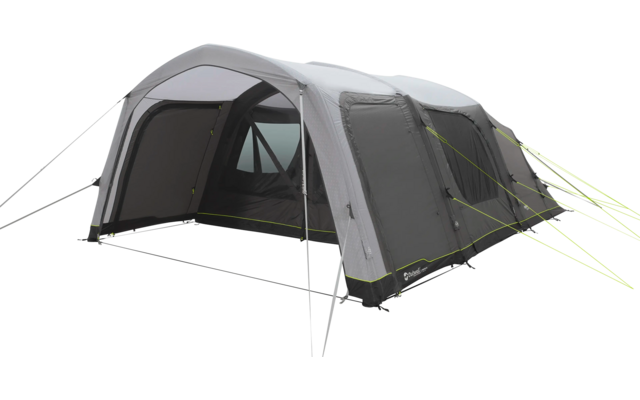 Graues Zelt mit geöffnetem Eingang und mehreren Abspannleinen