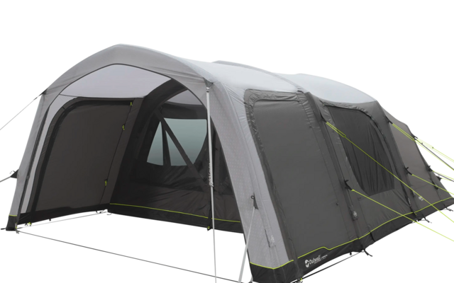 Tenda grigia con ingresso aperto e diverse corde di ancoraggio