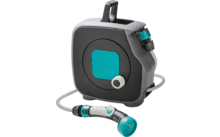 Boîtier rectangulaire arrondi gris foncé avec détails turquoise, tuyau gris et pomme de pulvérisation turquoise-noir à l'avant, poignée de transport noire sur le dessus