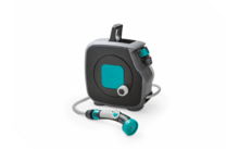 Donkergrijs afgerond rechthoekig omhulsel met turquoise accenten, grijze slang en turquoise-zwarte sproeikop vooraan, zwarte draaggreep bovenop