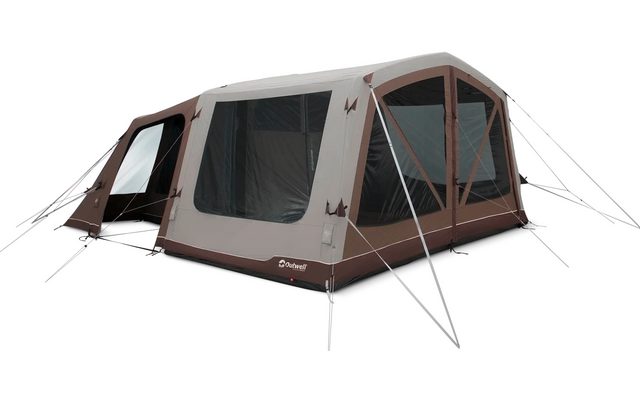 Grote bruin-beige campingtent met meerdere ramen en scheerlijnen