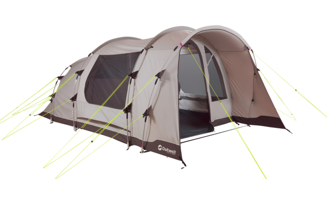 Grande tente gris-beige avec trois sections en forme de dôme, entrée ouverte, plusieurs fenêtres et haubans jaune néon