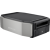 Un scanner gris et noir avec un couvercle transparent sur fond blanc