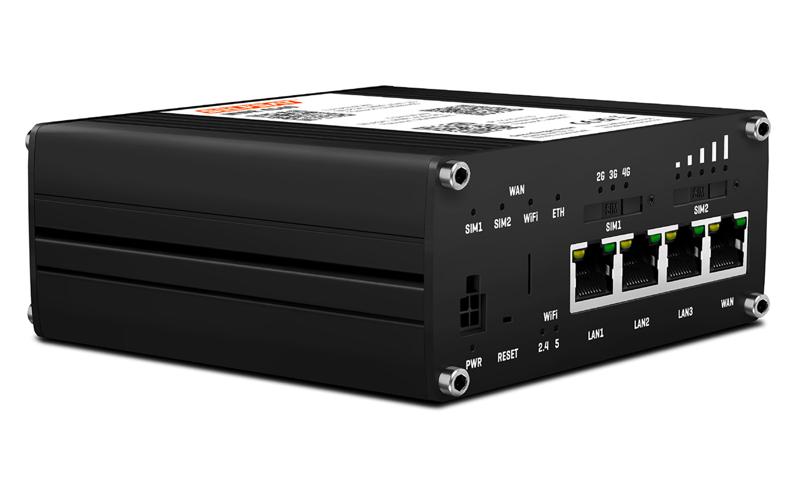 Schwarzes rechteckiges Metallgehäuse mit vier nebeneinander angeordneten RJ45-Anschlüssen, LED-Anzeigen über und neben den Anschlüssen, Beschriftungen und Symbole, Aufkleber mit QR-Code auf der Oberseite, Schraubösen an den Ecken