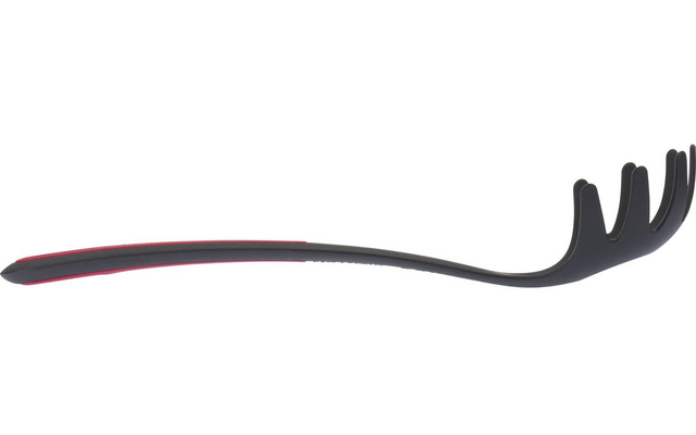 Longue cuillère noire en plastique avec cinq dents incurvées à la tête et une bande rouge le long du manche