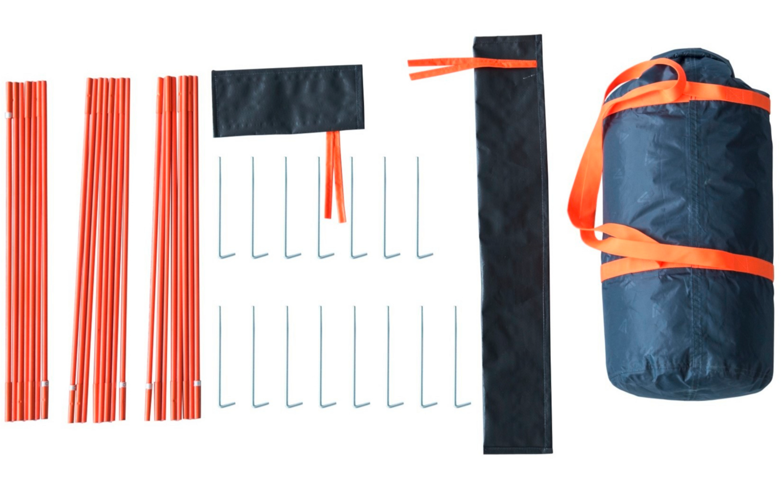 Quatre paquets de tiges orange, plusieurs piquets argentés en deux rangées, housse étroite en tissu noir, pièce de tissu noire rectangulaire avec languettes orange, sac cylindrique bleu foncé avec sangles orange