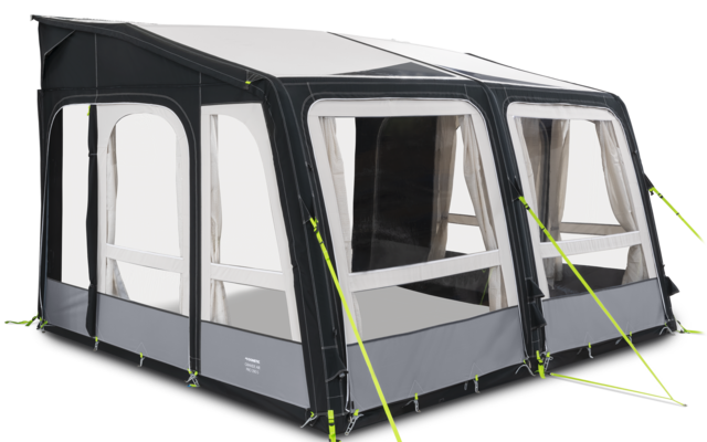 Tienda hinchable con varias ventanas y cuerdas verdes de amarre