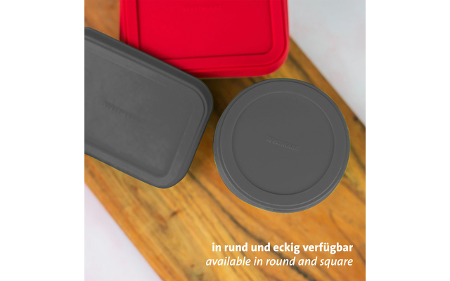 Trois couvercles (deux gris, un rouge) posés sur une planche en bois devant un fond blanc, texte incrusté : in rund und eckig verfügbar available in round and square