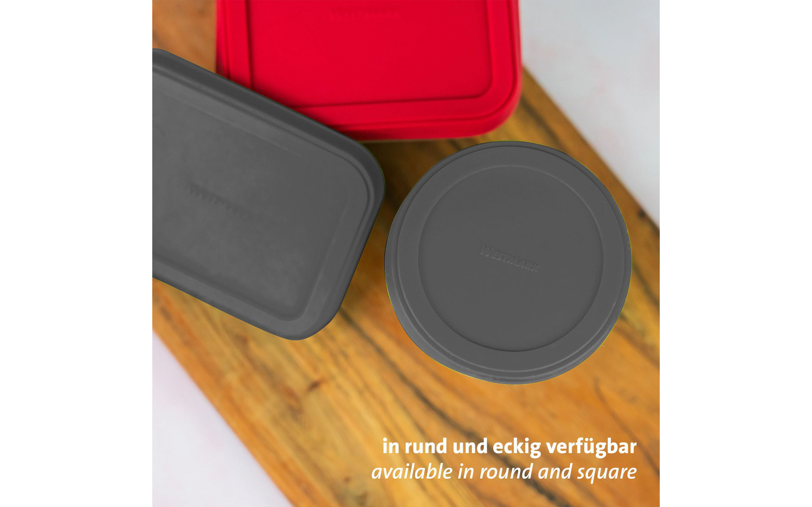 Trois couvercles (deux gris, un rouge) posés sur une planche en bois devant un fond blanc, texte incrusté : in rund und eckig verfügbar available in round and square