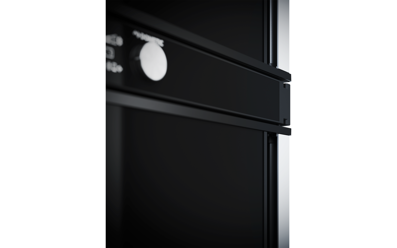 Nahaufnahme eines schwarzen Geräts mit horizontalem Griff, rundem weißen Knopf und glänzender Oberfläche; rechts ein vertikaler Lichtreflex