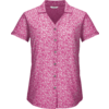 Blusa rosa de manga corta con pequeño estampado floral blanco, cuello y abotonadura