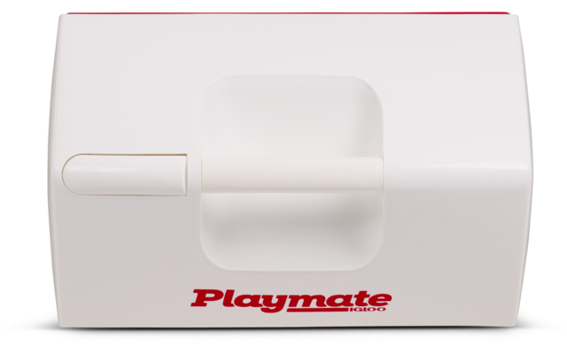 Weißes rechteckiges Gerät mit mittigem horizontalem Hebel und rotem 'Playmate'-Schriftzug vorne