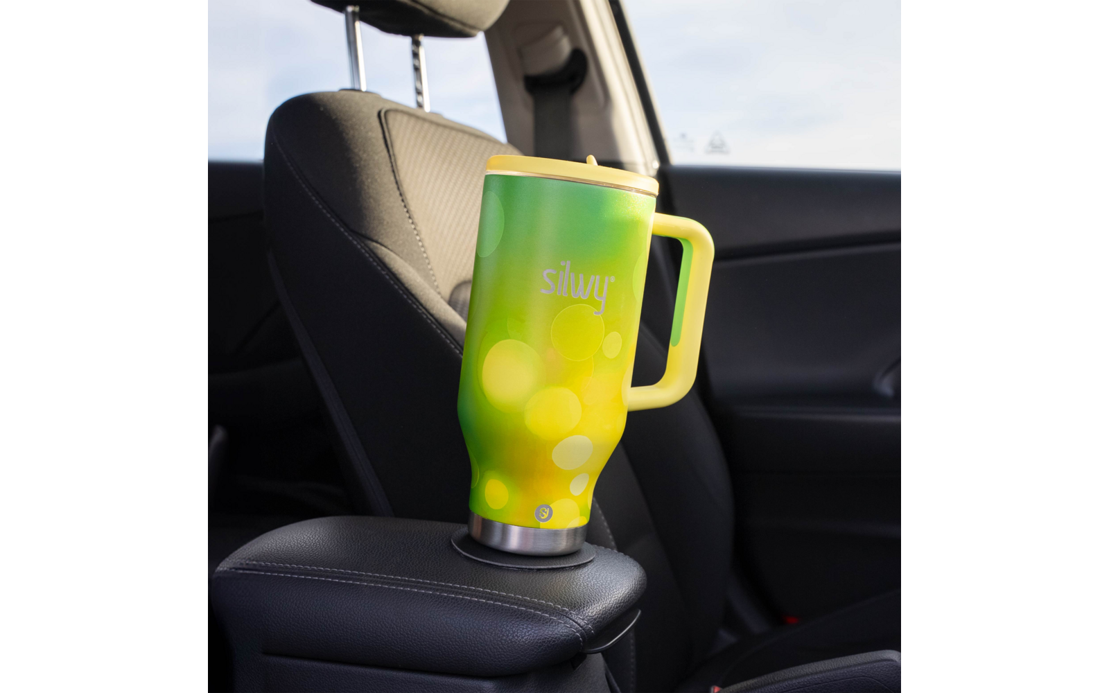 Product afbeelding Silwy Magnet Tumbler Isolierbecher aus Edelstahl mit Griff und Metall-Nano-Gel-Pad 900 ml 1