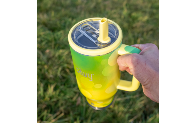 Product afbeelding Silwy Magnet Tumbler Isolierbecher aus Edelstahl mit Griff und Metall-Nano-Gel-Pad 900 ml 1