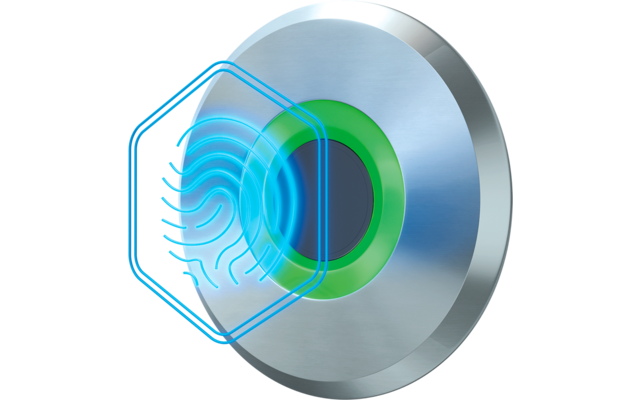 Rundes metallisches Gerät mit grünem Ring, dunklem Zentrum und blauer holografischer Fingerabdruck-Grafik vorne links