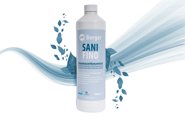 Botella blanca con tapón de rosca y etiqueta 'Berger SANI FINO Grauwasserkonzentrat', gráficos de ondas y hojas azules sobre fondo blanco