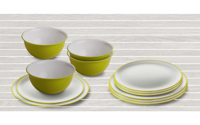 Vier geel-witte kommen en zes geel-witte borden op een houten tafel