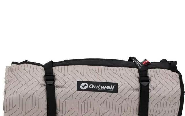 Gefaltete und zusammengerollte Isomatte mit Tragegurten