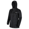 Schwarze Regenjacke mit Kapuze, durchgehendem Reißverschluss, elastischen Ärmelbündchen und weißem Logo auf der Brust