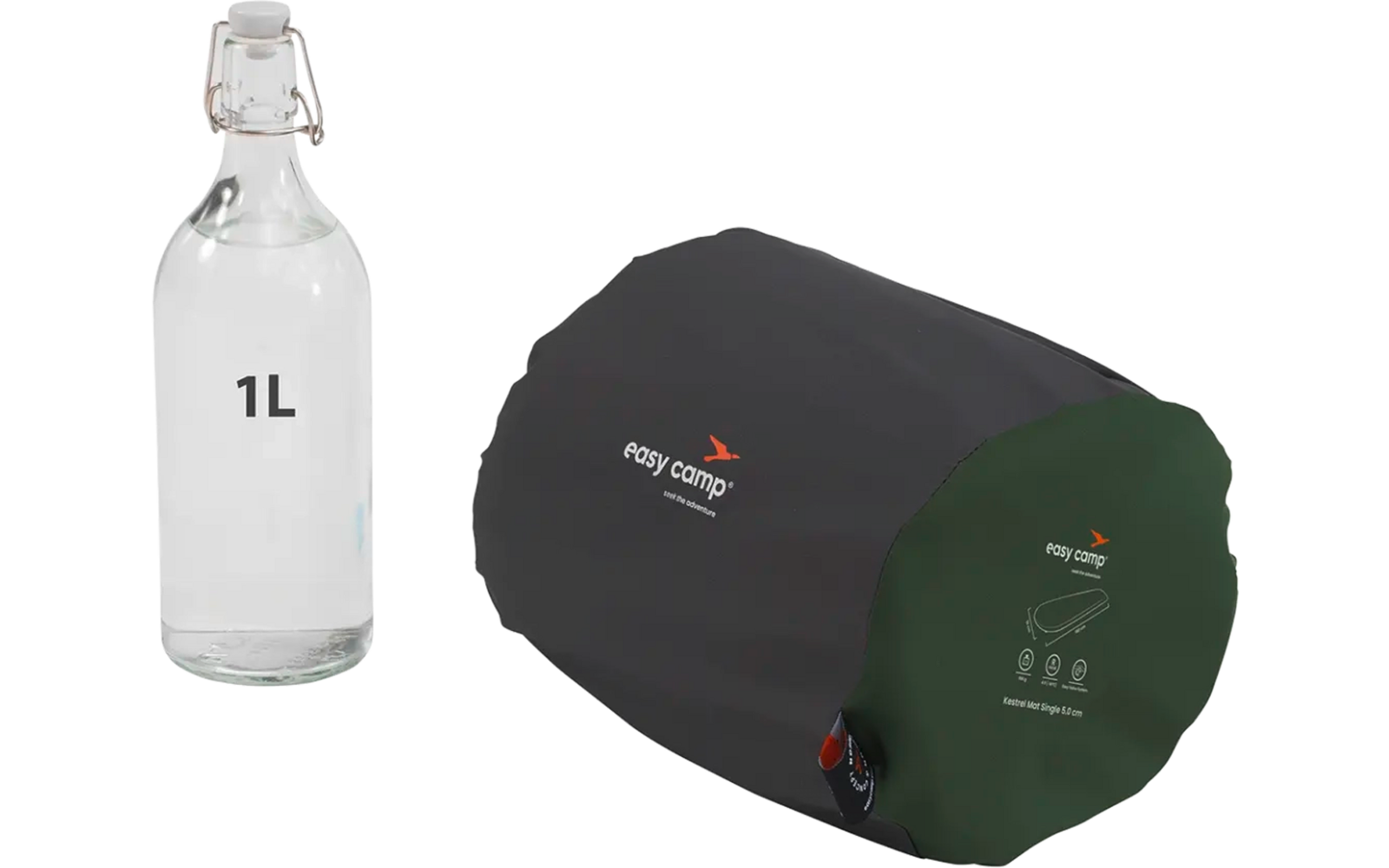 Eine Glasflasche mit der Aufschrift 1L neben einer schwarzen Tragetasche