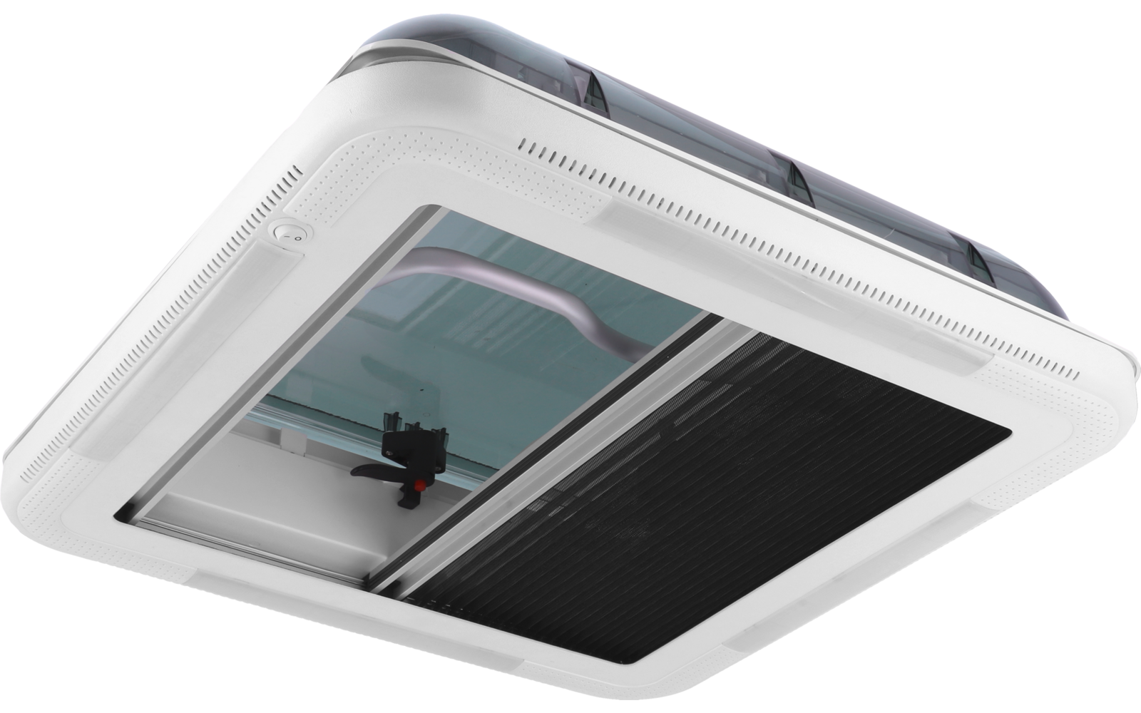Weißes quadratisches Deckenpaneel mit zentraler rechteckiger Öffnung, auf einer Seite schwarzes Lamellengitter, auf der anderen transparentes Fenster mit sichtbaren Metallteilen, Kabeln und kleinem schwarz‑roten Bauteil