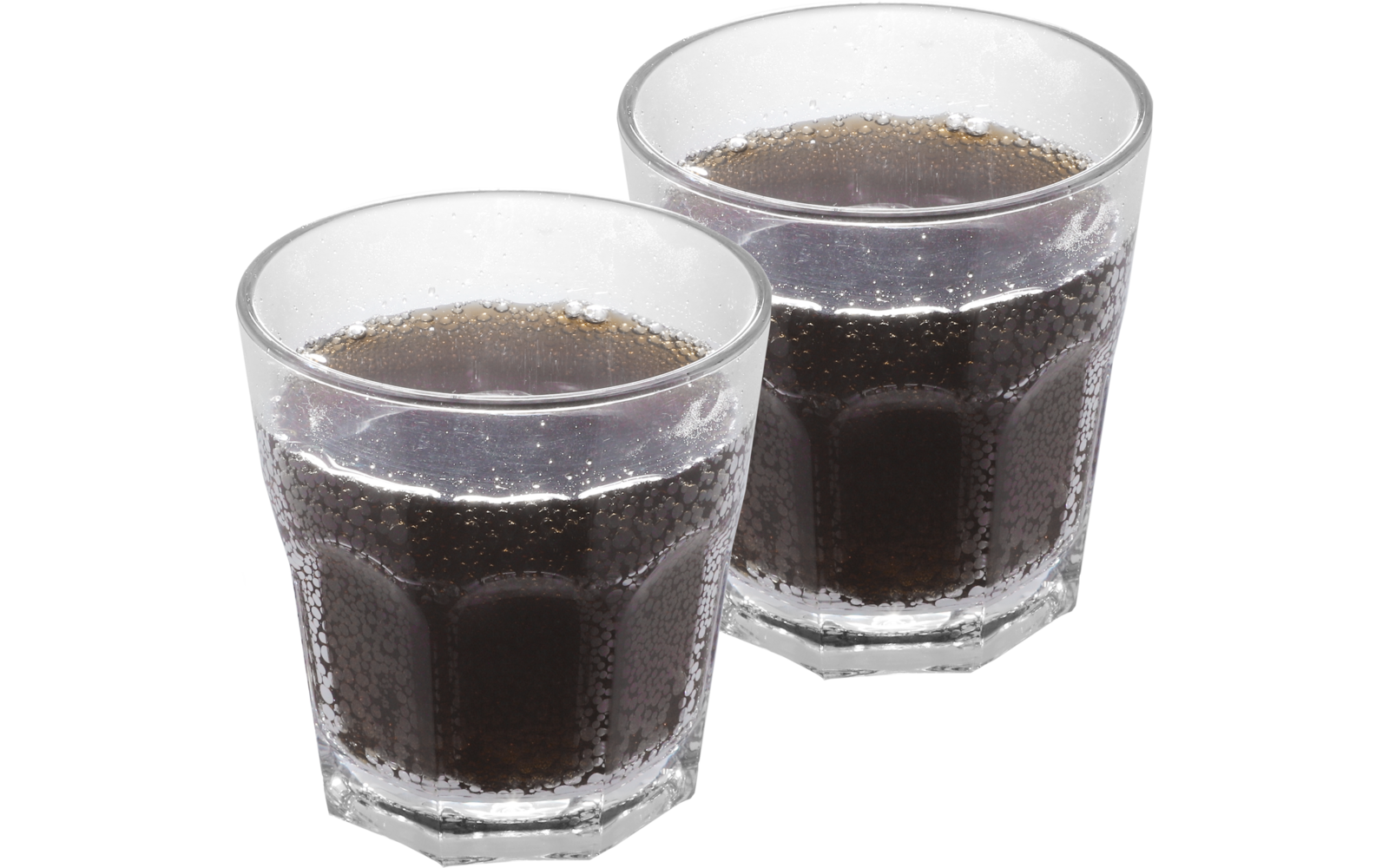 Due bicchieri corti con una bevanda scura gassata e bollicine visibili