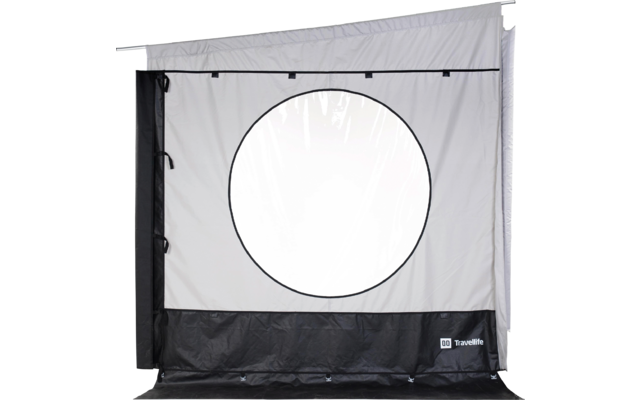 Weiß-schwarzes Stoffpaneel mit großem rundem transparenten Fenster in der Mitte, schwarzer Unterrand und kleines Travellife-Logo unten rechts