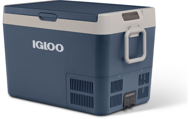 Blaue-weiße Kühlbox mit Klappdeckel, Tragegriff, Schriftzug "IGLOO", Lüftungsöffnungen und Stromanschluss