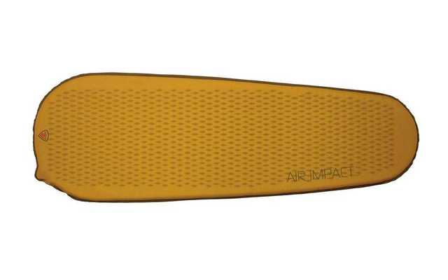 Längliches, gelb-orangefarbenes Objekt mit abgerundeten Enden, strukturierter Oberfläche, kleiner Ventilöffnung an einem Ende und seitlich aufgedrucktem Text
