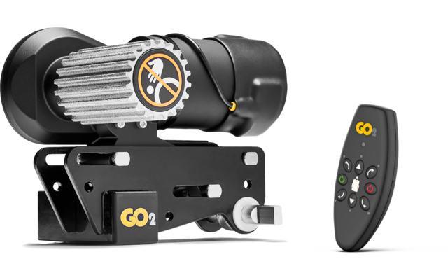 Schwarze elektronische Vorrichtung mit Zahnrad und Kabel auf Halterung neben schwarzer Fernbedienung mit Knöpfen