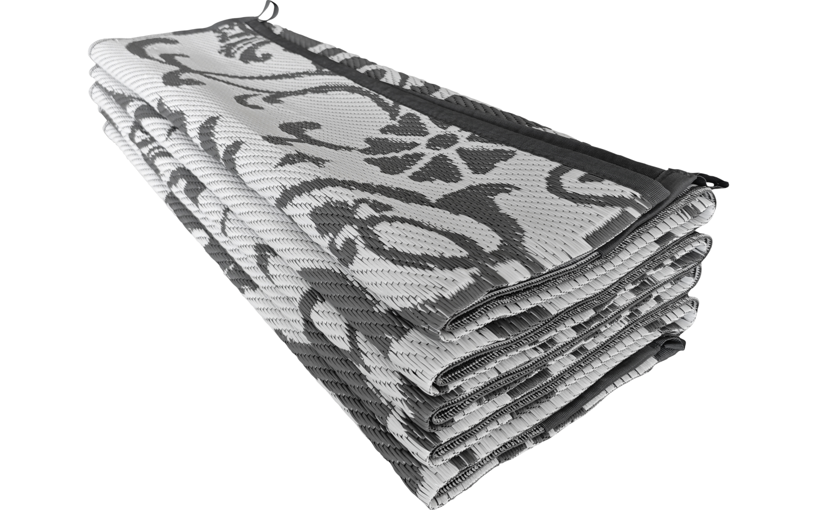 Mehrfach gefaltetes rechteckiges Textil mit grauem und weißem floral-ornamentalem Muster und sichtbarem schwarzen Saum