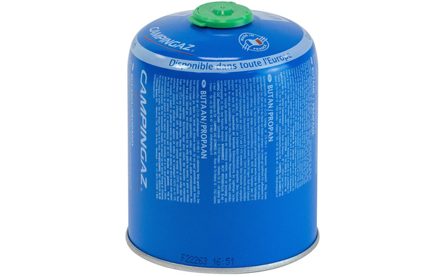 Blauer Campingaz-Gasbehälter mit grünem Ventil oben, weißem Text auf dem Zylinder und silberner Metallbasis