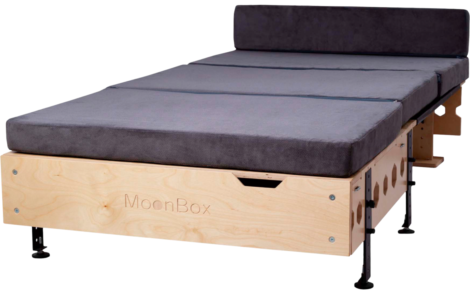 Holz-Bettgestell mit eingraviertem Schriftzug MoonBox, drei graue Polster auf dem Rahmen, schwarze Metallbeine