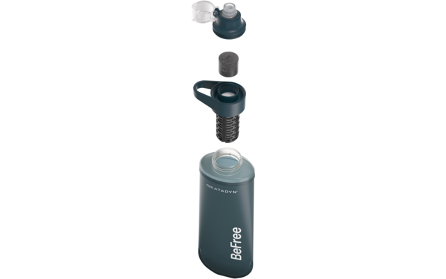 Transparenter Schraubverschluss, schwarzer zylindrischer Schaumstoffeinsatz, dunkelblauer Schraubverschluss mit Trageschlaufe und Gittereinsatz, dunkelblauer Flaschenkörper mit weißem Schriftzug "BeFree"
