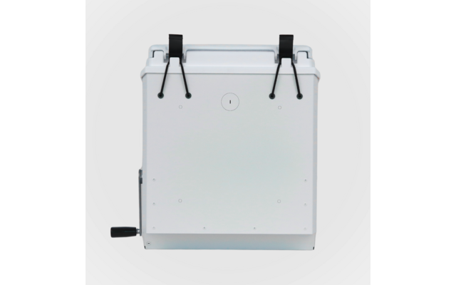 weißes rechteckiges Gehäuse, zwei schwarze Klammern oben, runder Knopf mit vertikaler Linie in der Mitte, schwarze Kurbel unten links