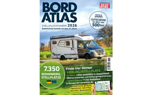 Magazintitel 'BORD ATLAS' mit Unterzeile 'STELLPLATZFÜHRER 2026', weißes Wohnmobil auf einer Straße vor unscharfem Hintergrund, grüner Kreis mit '7.350 WOHNMOBIL-STELLPLÄTZE', mehrere Textblöcke und kleines Smartphone-Bild unten rechts