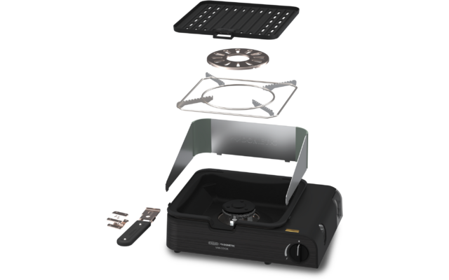 Portabler Gaskocher mit auseinandergefügten Teilen: Unterbau mit Brenner und Drehknopf, gebogener Metallwindschutz, quadratisches Drahtgitter, runder Brennerring, geriffelte Grillplatte und zwei kleine Metallteile an der Seite