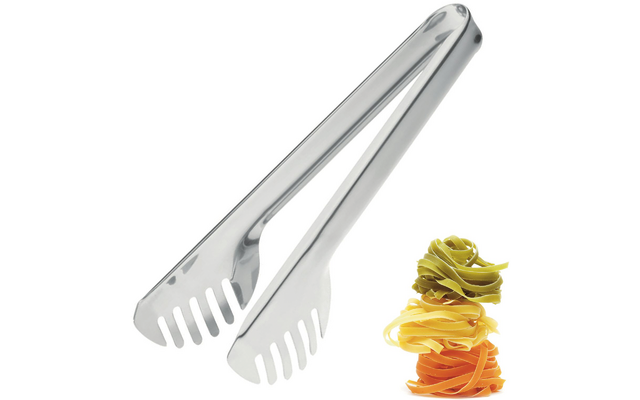 Pince en acier inoxydable à embouts fendus, à droite trois nids de pâtes ruban vert, jaune et orange