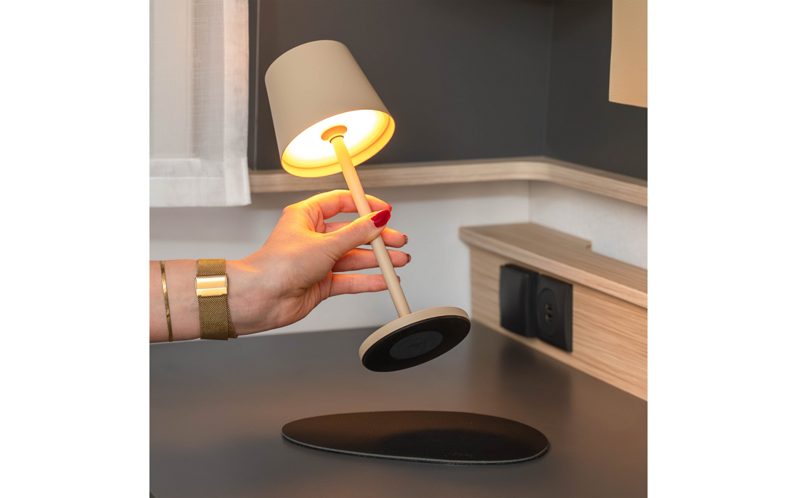 Produktbild Silwy Magnet-Leuchte Tischleuchte mit Metall-Nano-Gel-Platzset 1