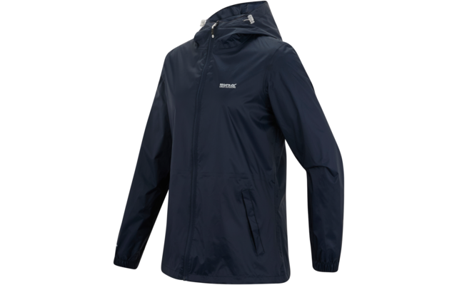 Dunkelblaue, leicht glänzende Jacke mit angenähter Kapuze, durchgehendem Reißverschluss, zwei seitlichen Taschen, elastischen Bündchen und kleinem weißen Markenlogo auf der Brust