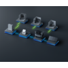 3D-Darstellung eines vernetzten Smart-Home-Systems mit verschiedenen Geräten auf einem dunklen Hintergrund