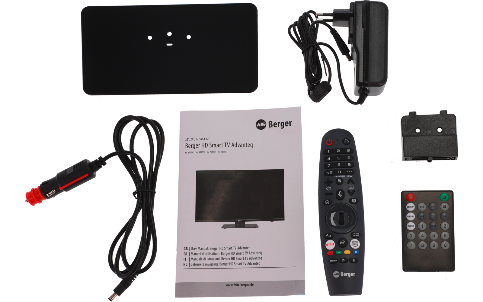 Schwarzes rechteckiges Gerät, Netzteil mit Kabel, Auto-Adapterkabel mit rotem Stecker, gedruckte Anleitung mit Fernsehbild, zwei Fernbedienungen, kleiner Metallhalter
