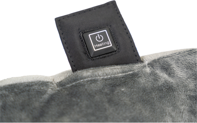 Grauer Plüschstoff mit schwarzem rechteckigem Element, darauf ein Power-Symbol und der Schriftzug "Heating"
