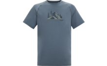T‑shirt bleu‑gris à manches courtes et col rond, imprimé centré sur la poitrine représentant des montagnes et des sapins, petit texte imprimé en dessous