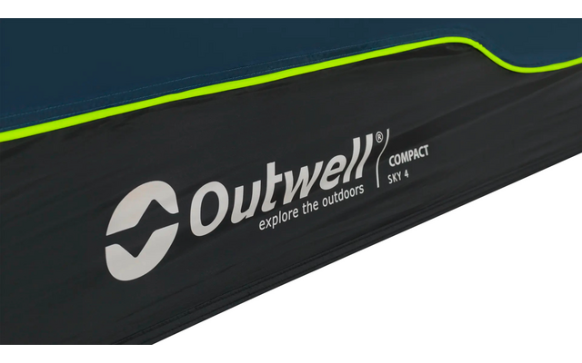 Dunkles Stoffpaneel mit weißem Outwell-Logo und sichtbaren Texten 'explore the outdoors' und 'COMPACT SKY 4'; obere Kante mit neongrüner Paspel, unterer Rand zeigt weißen Hintergrund