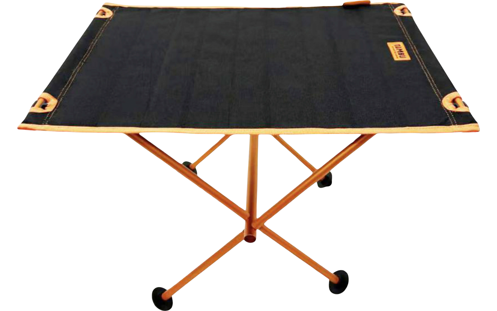 Kleiner quadratischer Tisch mit schwarzer Stofffläche und orangefarbenem Metallgestell, vier gekreuzte Beine mit kleinen schwarzen runden Füßen, orange Saum und Etikett in der Ecke