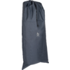 Sac en tissu foncé, positionné verticalement, avec un cordon de serrage en haut et un logo blanc sur le devant